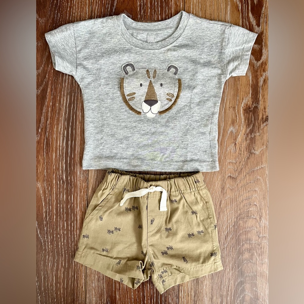 Carter’s Lion Tee with Matching Lion Print Pull On Short Set Size 6 Months